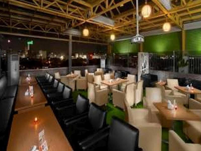 סוראבאיה Maumu Hotel & Lounge מראה חיצוני תמונה