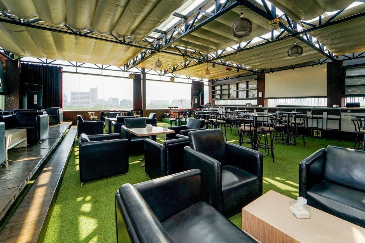 סוראבאיה Maumu Hotel & Lounge מראה חיצוני תמונה