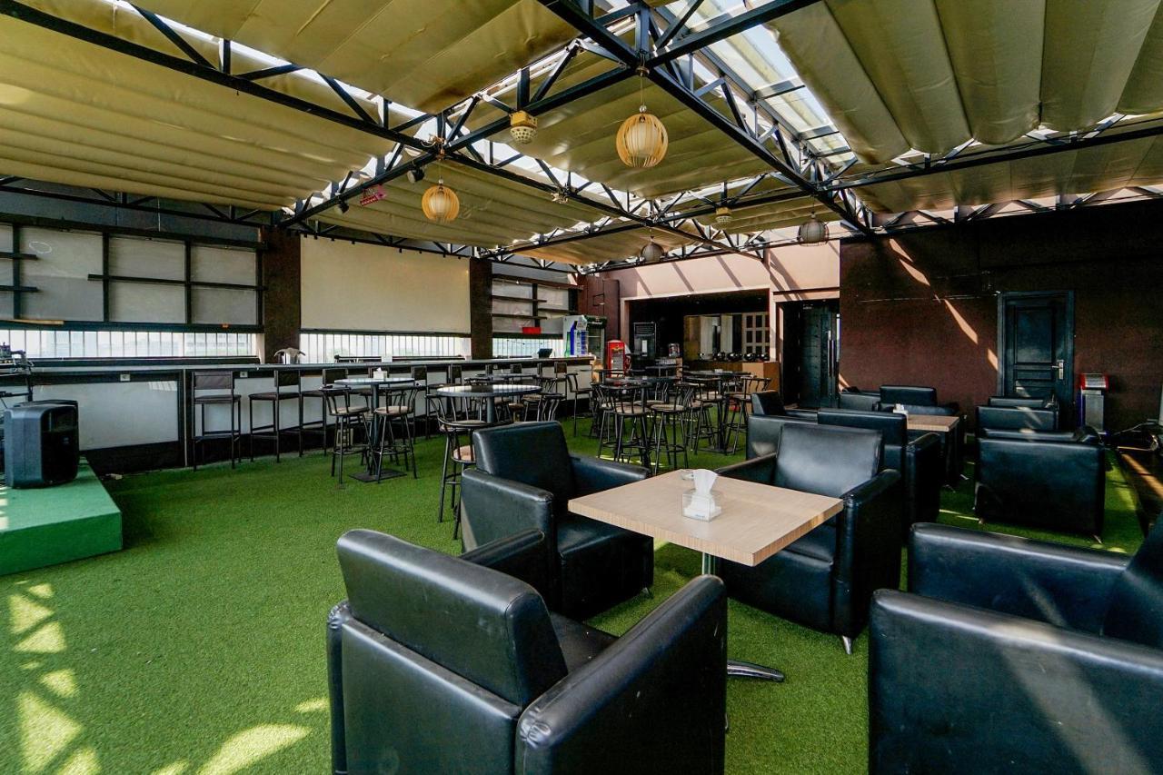 סוראבאיה Maumu Hotel & Lounge מראה חיצוני תמונה